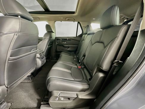 Used 2025 Honda Pilot Touring image 29