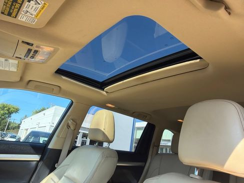 Used 2014 Toyota Highlander XLE AWD/4WD image 12
