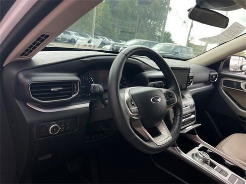 Used 2024 Ford Explorer XLT w/ Equipment Group 202A image 8