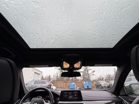 Used 2018 BMW M550i xDrive M550i xDrive w/ Dynamic Handling Package image 24