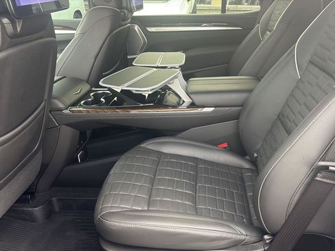Used 2025 Cadillac Escalade Sport Platinum AWD/4WD image 26