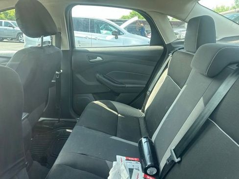 Used 2014 Ford Focus SE w/ SE Winter Package FWD image 15