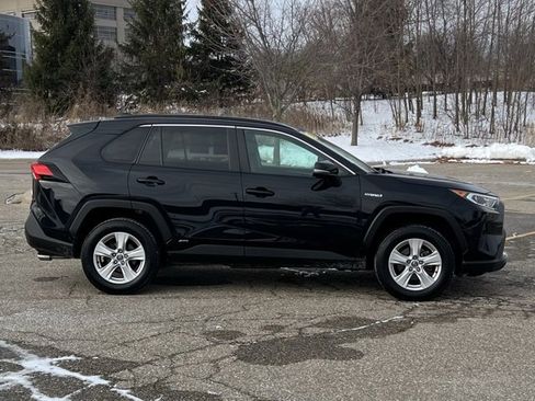 Used 2020 Toyota RAV4 XLE image 8