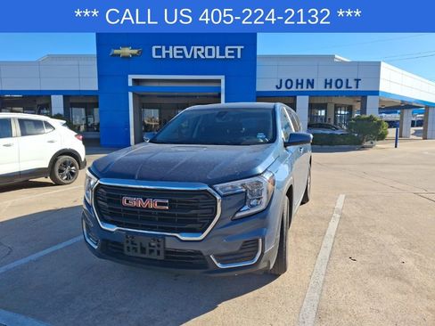 Used 2024 GMC Terrain SLE image 8