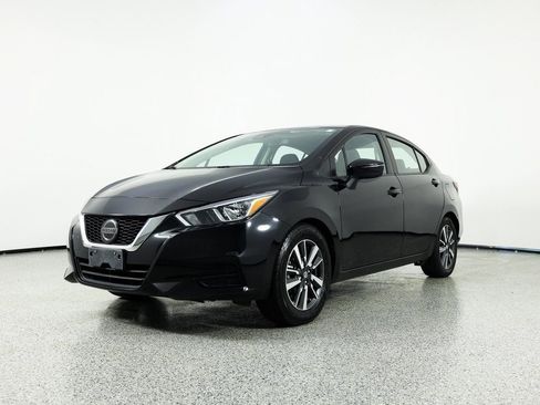 Used 2021 Nissan Versa SV image 3