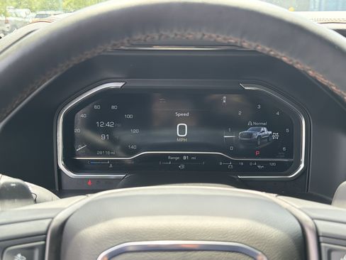 Used 2024 GMC Sierra 1500 AT4 w/ Technology Package AWD/4WD image 11