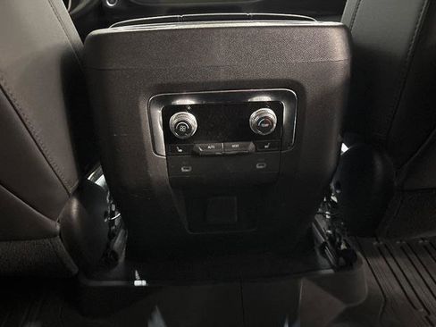 Used 2021 GMC Yukon XL AT4 AWD/4WD image 22