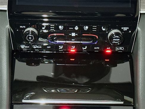 New 2025 Jeep Grand Cherokee Limited w/ Luxury Tech Group II image 10