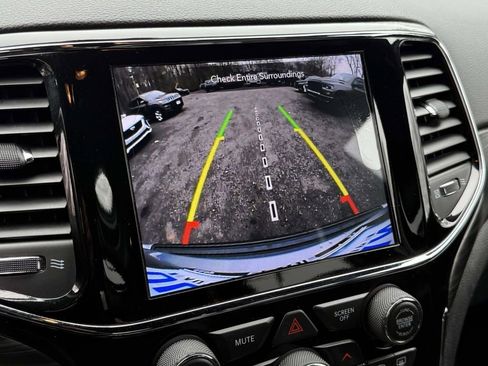 Used 2020 Jeep Grand Cherokee Altitude image 28