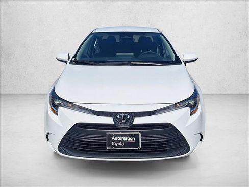 Used 2024 Toyota Corolla LE FWD image 2