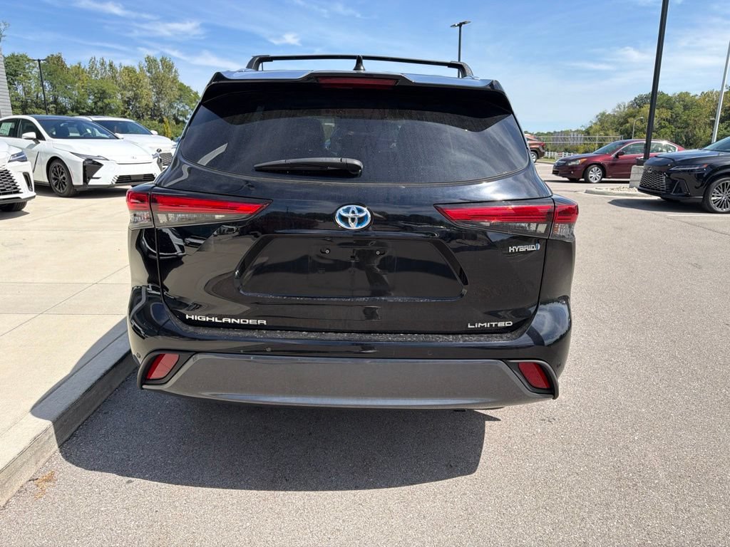 Used 2021 Toyota Highlander Limited AWD/4WD image 4