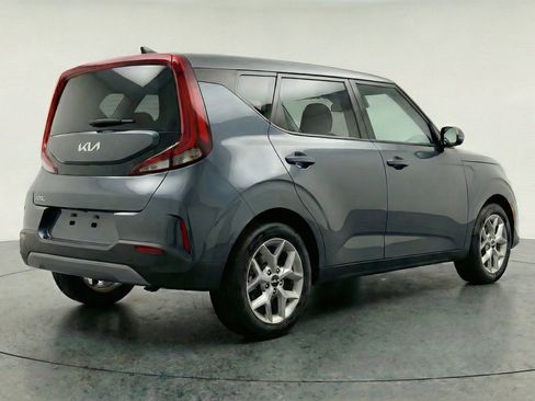 Used 2025 Kia Soul LX w/ LX Technology Package FWD image 9