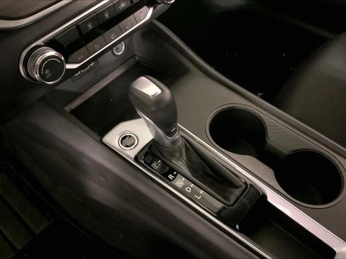 Used 2025 Nissan Altima 2.5 SV image 17