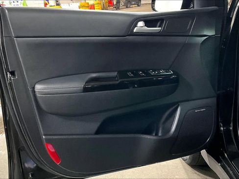 Used 2021 Kia Sportage EX w/ EX Technology Package image 21