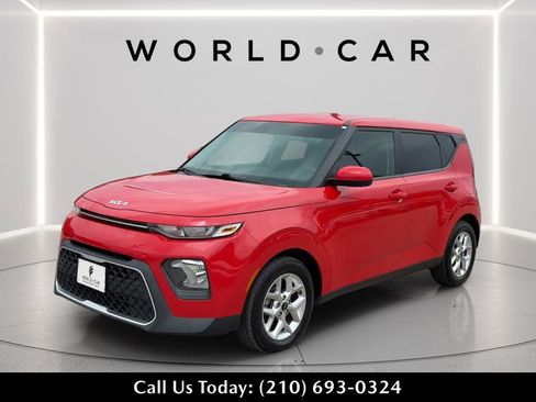 Used 2022 Kia Soul LX w/ Technology Package FWD image 3
