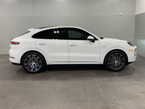 New 2026 Porsche Cayenne E-Hybrid Coupe image 8