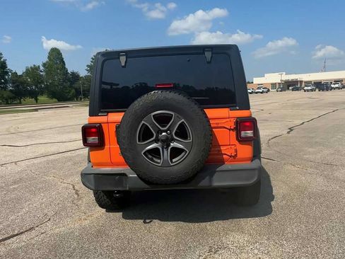 Used 2018 Jeep Wrangler Unlimited Sport S AWD/4WD image 7