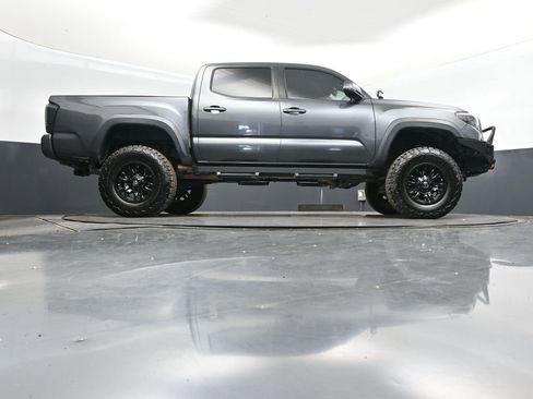 Used 2020 Toyota Tacoma TRD Off-Road image 42