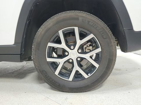 Used 2024 Jeep Grand Cherokee Limited w/ Luxury Tech Group II AWD/4WD image 14