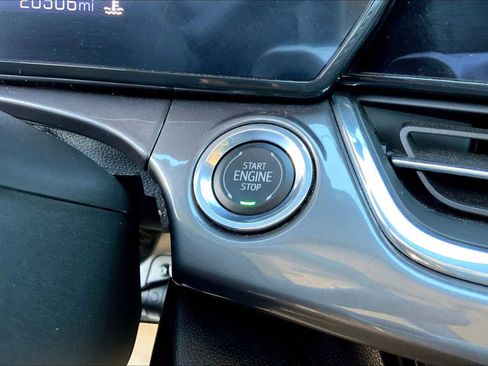 Used 2025 Chevrolet Trax ACTIV w/ Sunroof Package FWD image 33