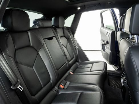 Certified 2023 Porsche Macan AWD/4WD image 22