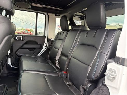 Used 2021 Jeep Wrangler Unlimited Rubicon 4xe w/ Cold Weather Group AWD/4WD image 17
