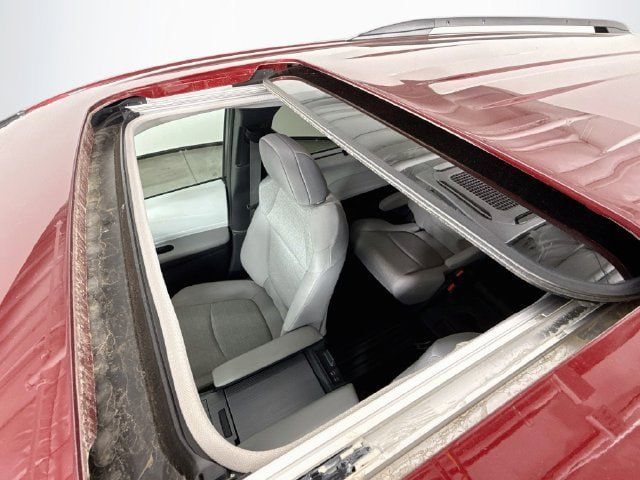 Used 2025 Toyota Sienna LE w/ LE Plus Package FWD image 22
