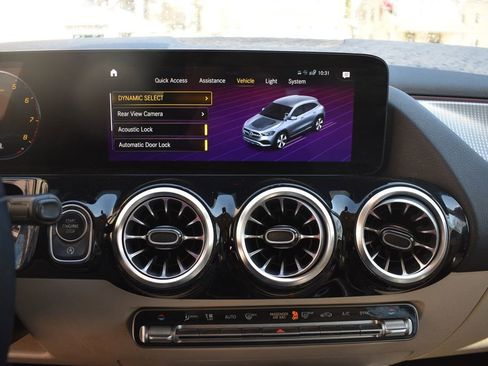 Used 2022 Mercedes-Benz GLA 250 w/ Premium Package Lite image 17