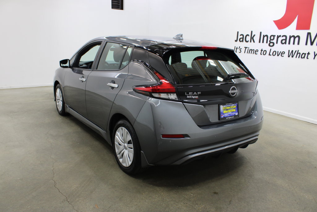 Used 2025 Nissan Leaf S FWD image 3