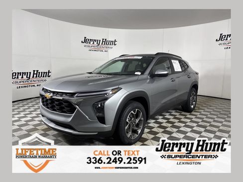 Used 2024 Chevrolet Trax LT FWD image 1