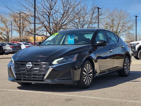 Used 2024 Nissan Altima 2.5 SV image 4