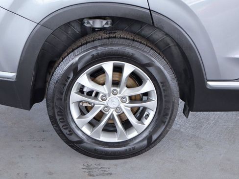 Used 2020 Hyundai Santa Fe SE image 5