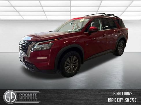 Used 2023 Nissan Pathfinder SV image 1