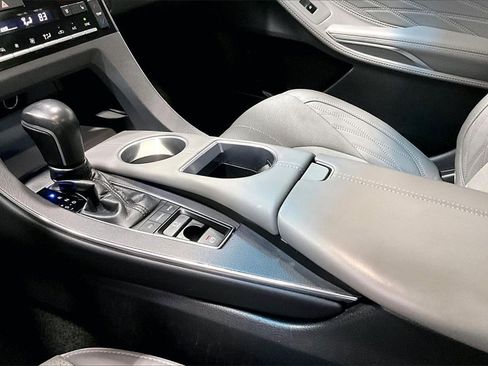 Used 2020 Toyota Avalon Limited image 18