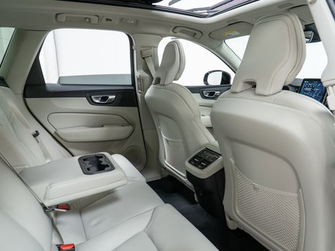 New 2026 Volvo XC60 B5 Ultra w/ Climate Package image 23
