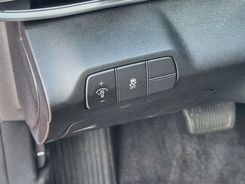 Certified 2025 Hyundai Elantra SEL FWD image 10