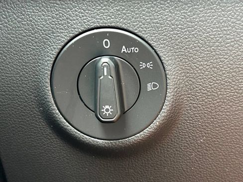 Certified 2022 Volkswagen Taos SE AWD/4WD image 30