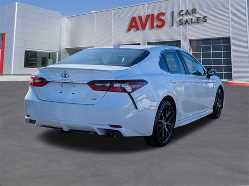 Used 2024 Toyota Camry SE image 6