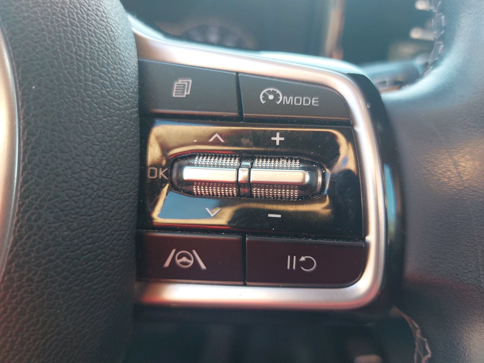 Used 2021 Kia Sorento S w/ Panoramic Sunroof Package FWD image 17