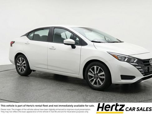 Used 2025 Nissan Versa SV image 1