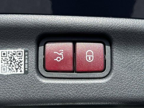 New 2025 Mercedes-Benz C 300 4MATIC Sedan image 25