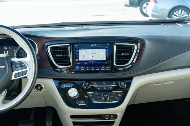 Used 2020 Chrysler Pacifica Limited FWD image 31