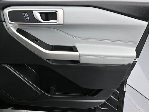 Used 2022 Ford Explorer XLT w/ Equipment Group 202A image 23