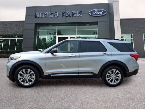 Used 2023 Ford Explorer XLT w/ Equipment Group 202A AWD/4WD image 4