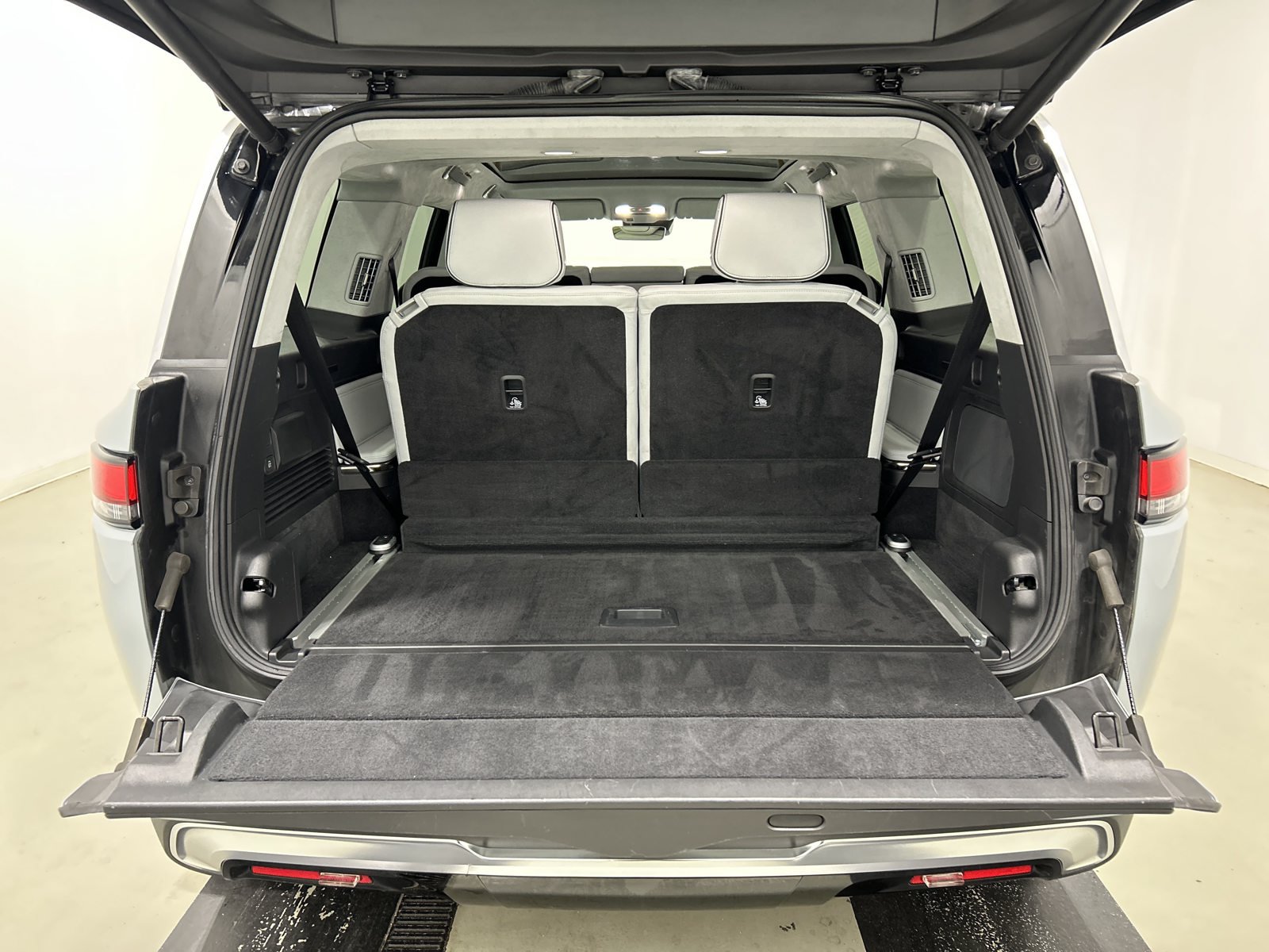 Used 2023 Rivian R1S Launch Edition Quad AWD/4WD image 15