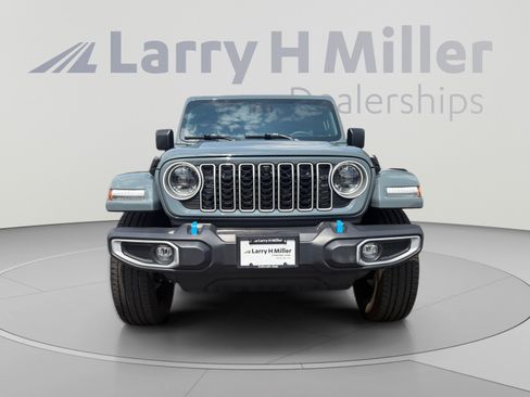 Used 2024 Jeep Wrangler Unlimited Sahara w/ Technology Group AWD/4WD image 8