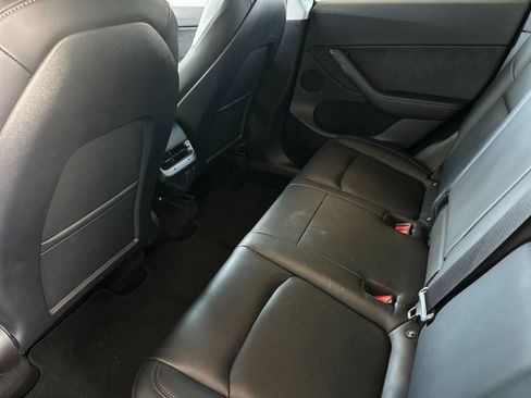 Used 2021 Tesla Model Y 2WD image 11
