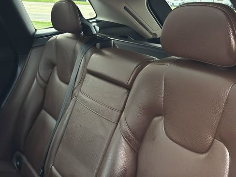 Used 2018 Volvo XC60 T5 Momentum w/ Vision Package image 26