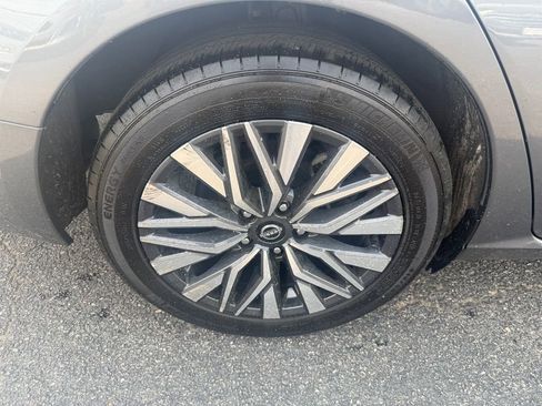 Used 2024 Nissan Altima 2.5 SV image 11