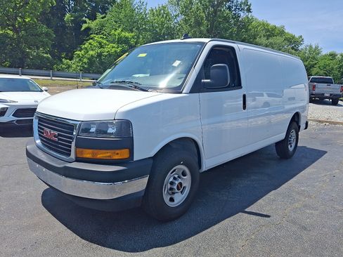 Used 2024 GMC Savana 2500 w/ Driver Convenience Package RWD image 3